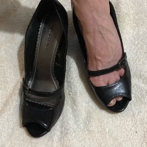 Black dress shoes